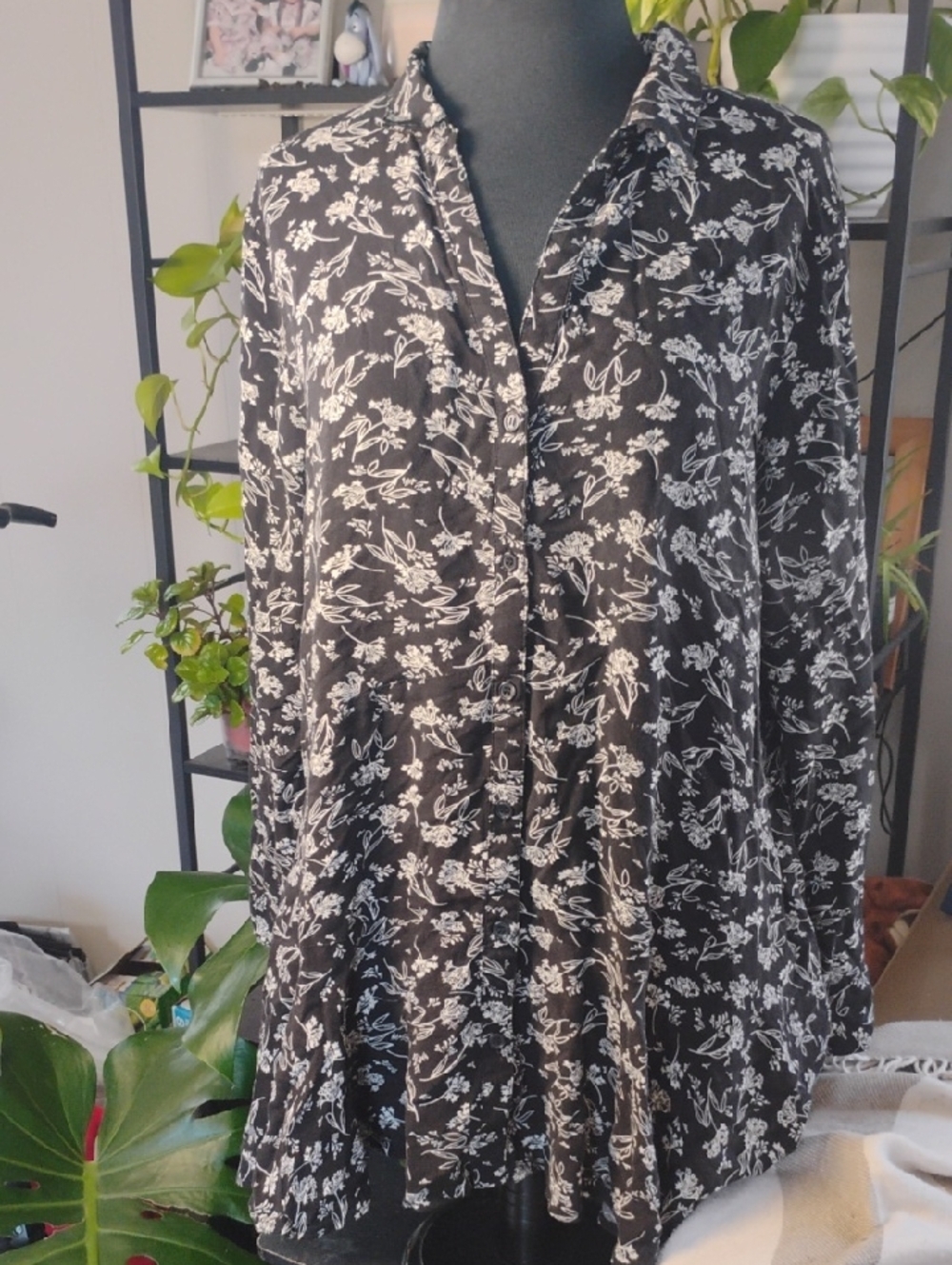 Grace Elements Black and White Floral Button-Front Top